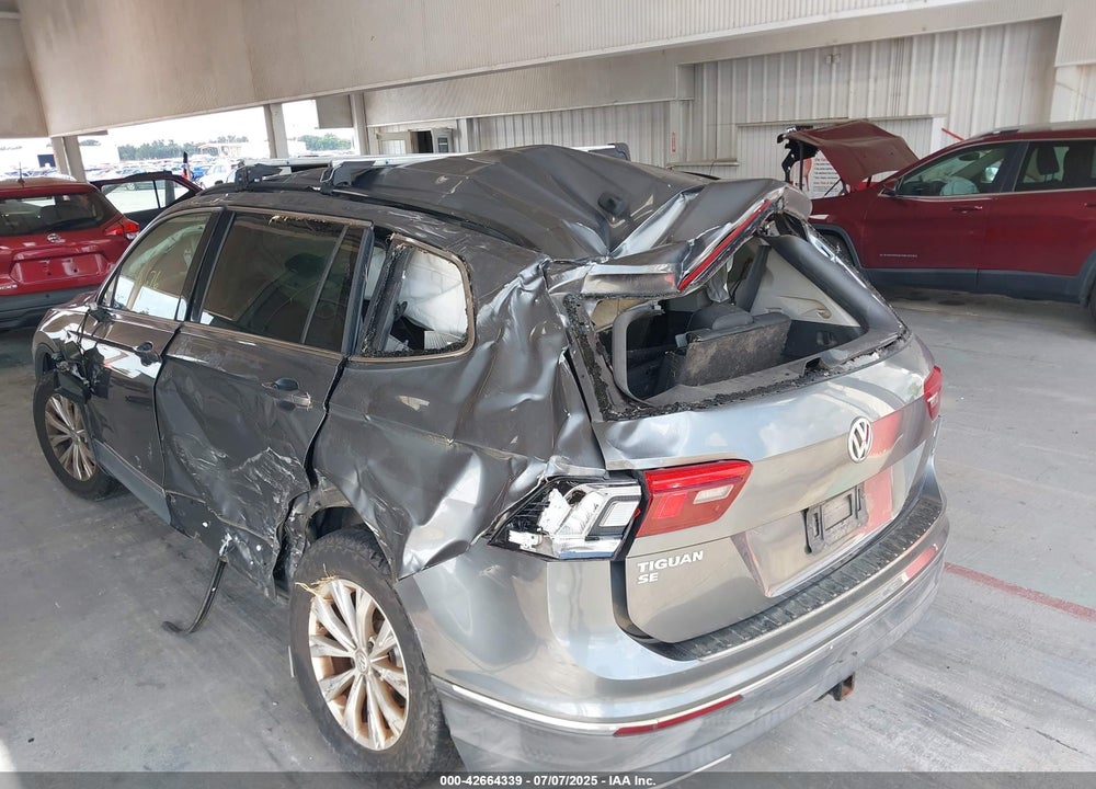2018 VOLKSWAGEN TIGUAN VIN: 3VV3B7AXXJM213579