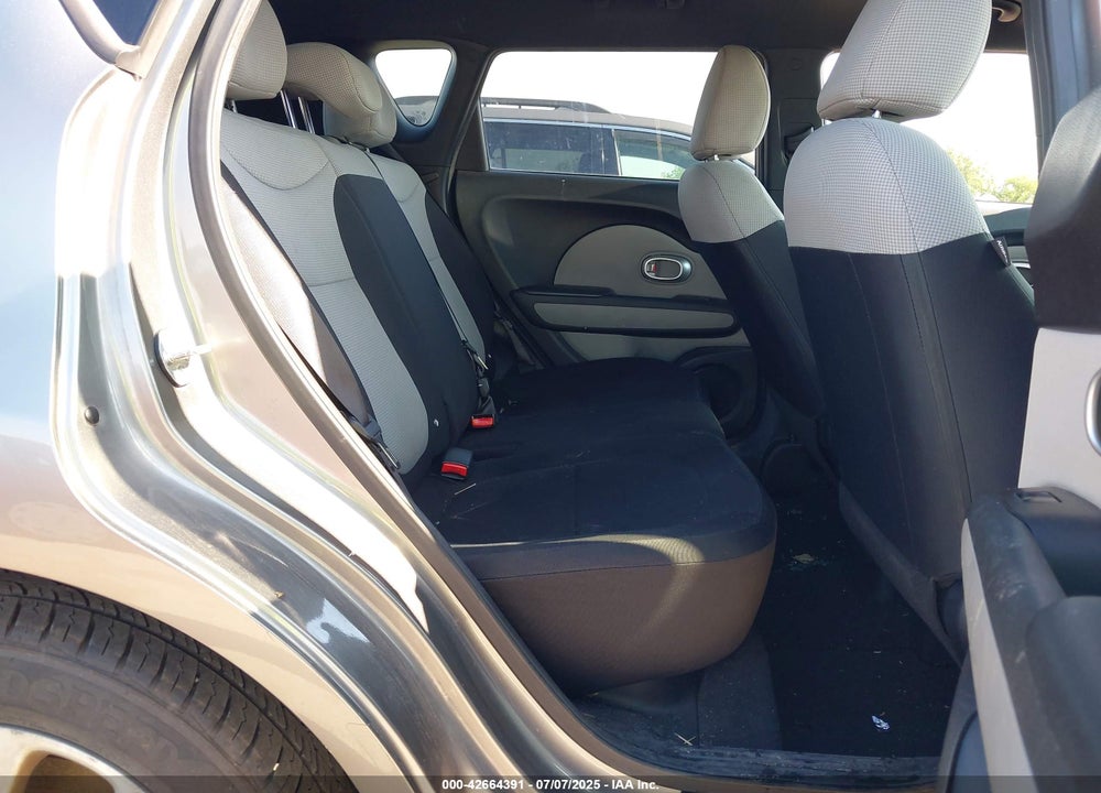 2015 KIA SOUL VIN: KNDJN2A27F7143786