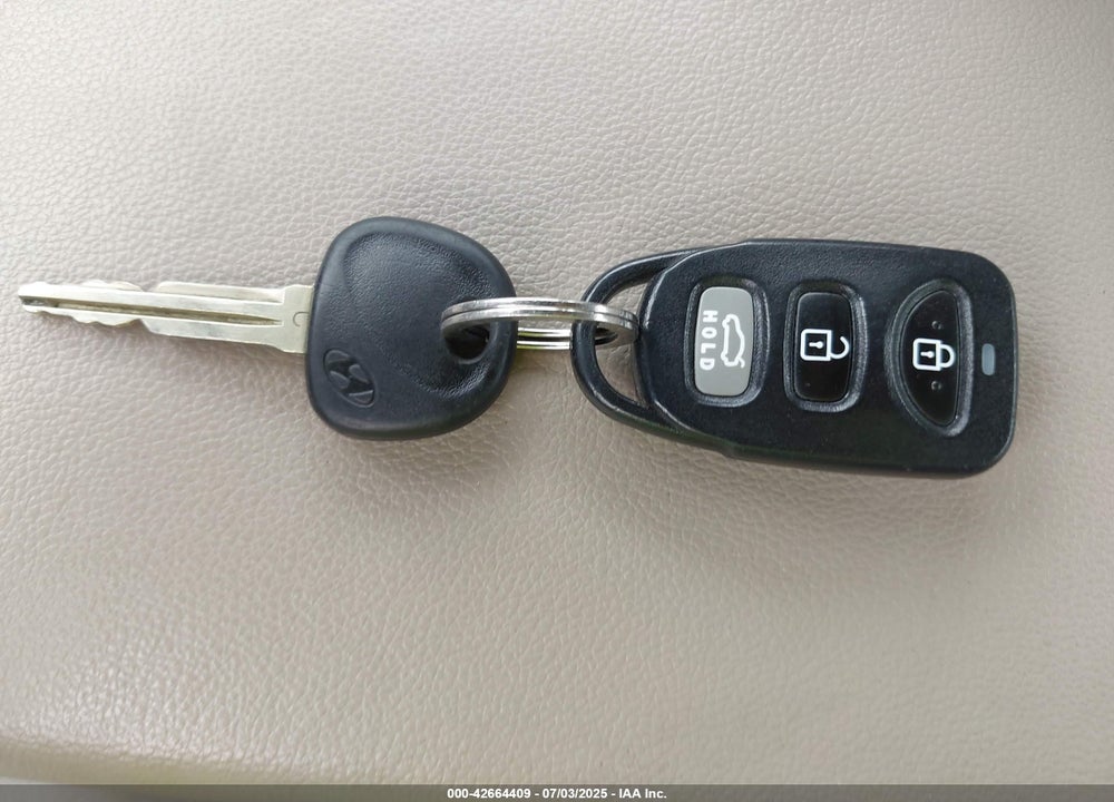 2017 HYUNDAI ELANTRA VIN: KMHD84LFXHU144690