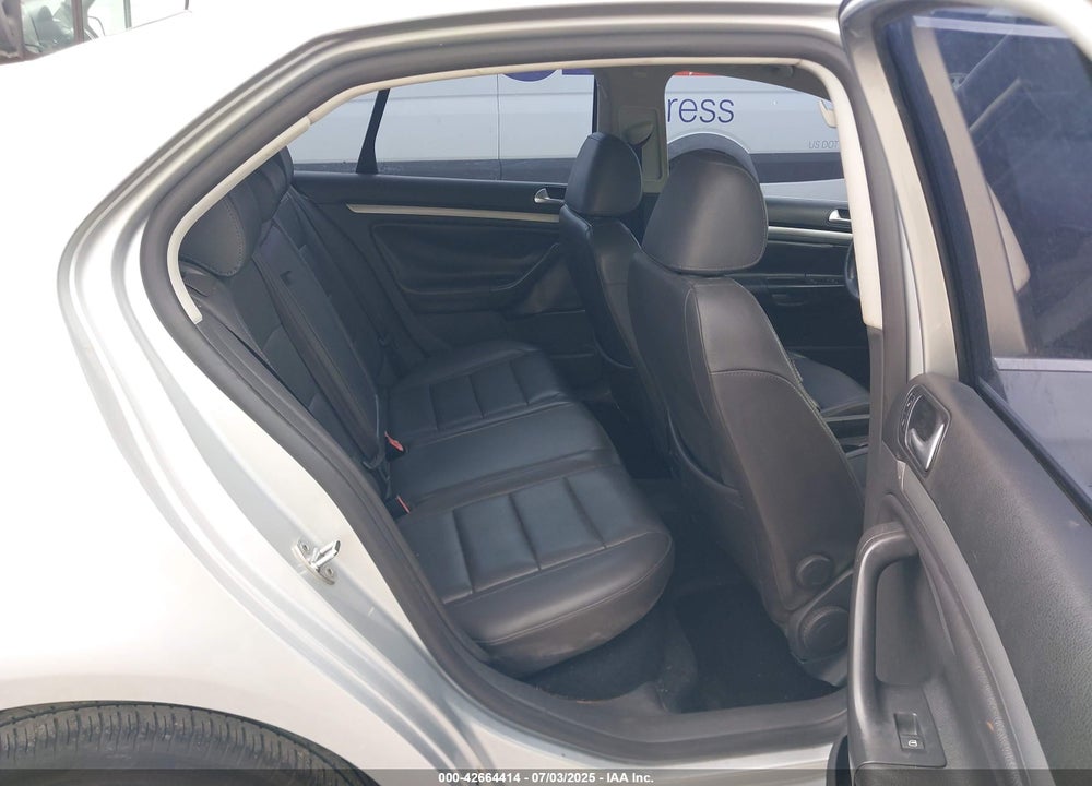 2007 VOLKSWAGEN JETTA VIN: 3VWEF71K87M173427