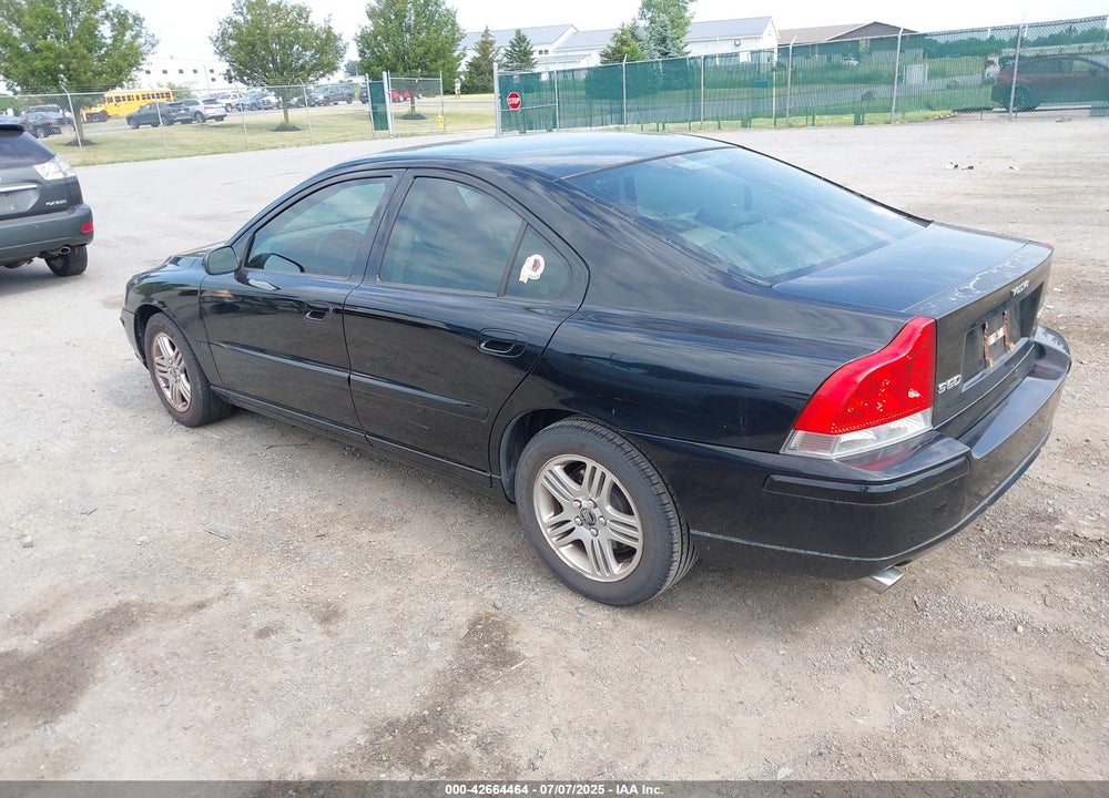 2005 VOLVO S60 2.5T VIN: YV1RS592452426170