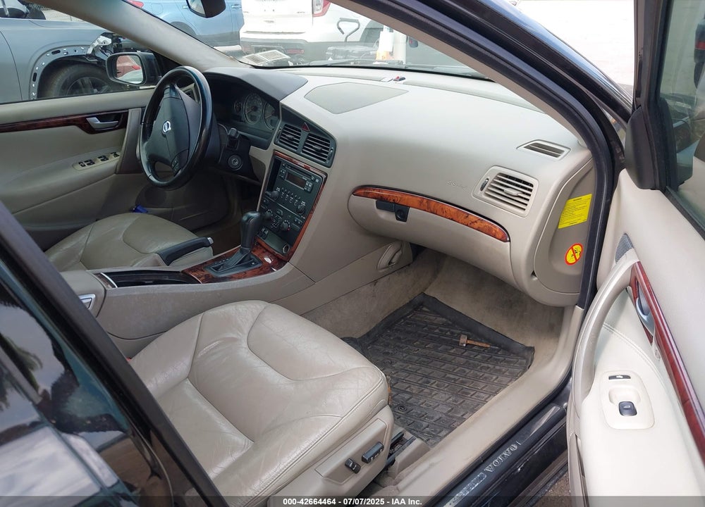 2005 VOLVO S60 2.5T VIN: YV1RS592452426170