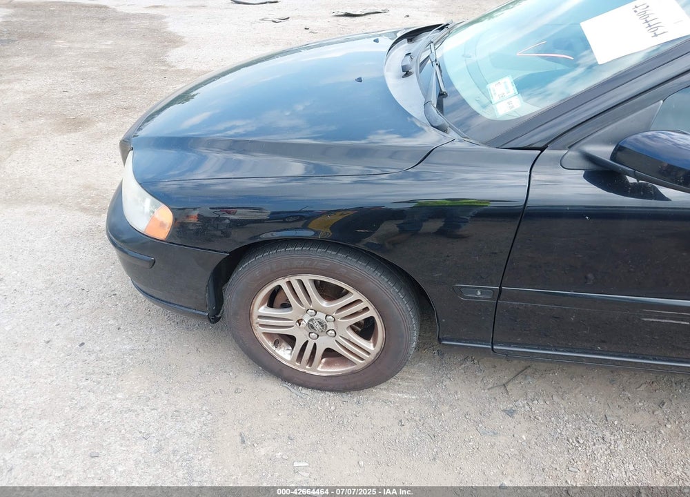2005 VOLVO S60 2.5T VIN: YV1RS592452426170