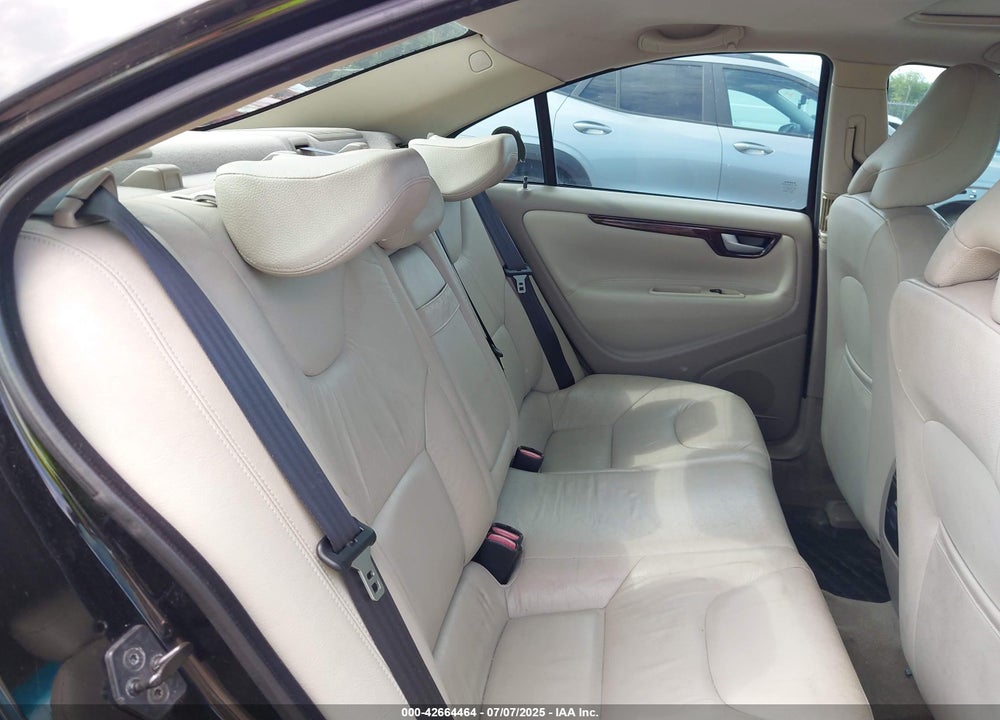 2005 VOLVO S60 2.5T VIN: YV1RS592452426170