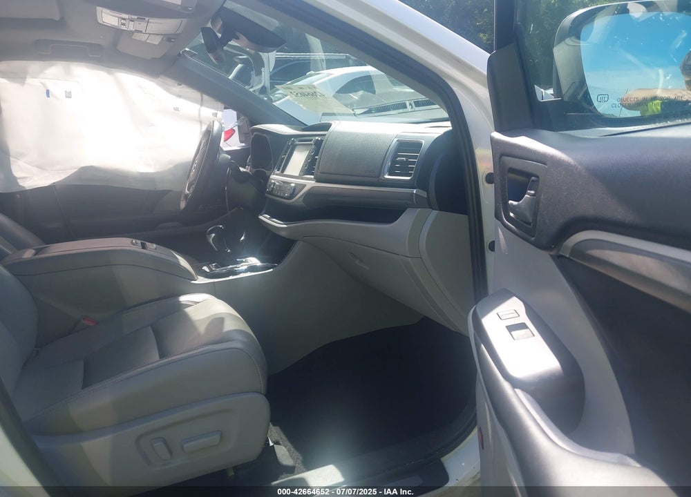 2019 TOYOTA HIGHLANDER VIN: 5TDYZRFH0KS305637