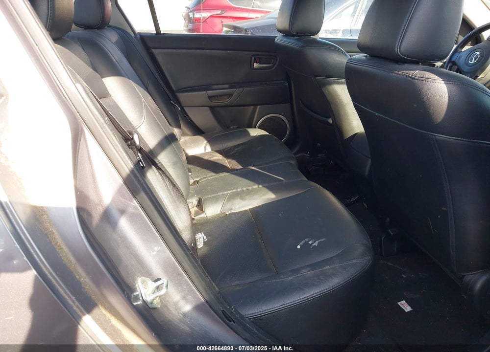 2005 MAZDA 3 S VIN: JM1BK323351233111
