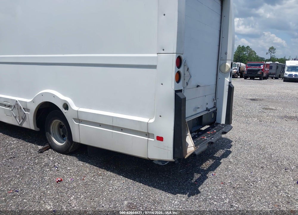 2015 ISUZU COMMERCIAL VAN VIN: JALB4T17XF7W00484