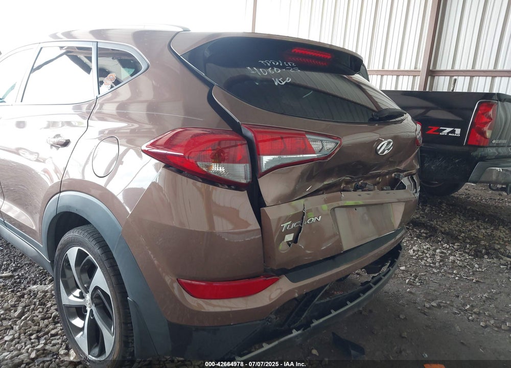 2016 HYUNDAI TUCSON VIN: KM8J3CA2XGU246386