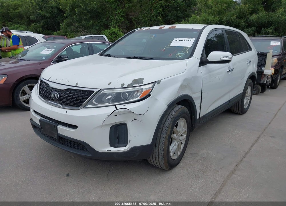 2015 KIA SORENTO LX VIN: 5XYKT3A67FG626930