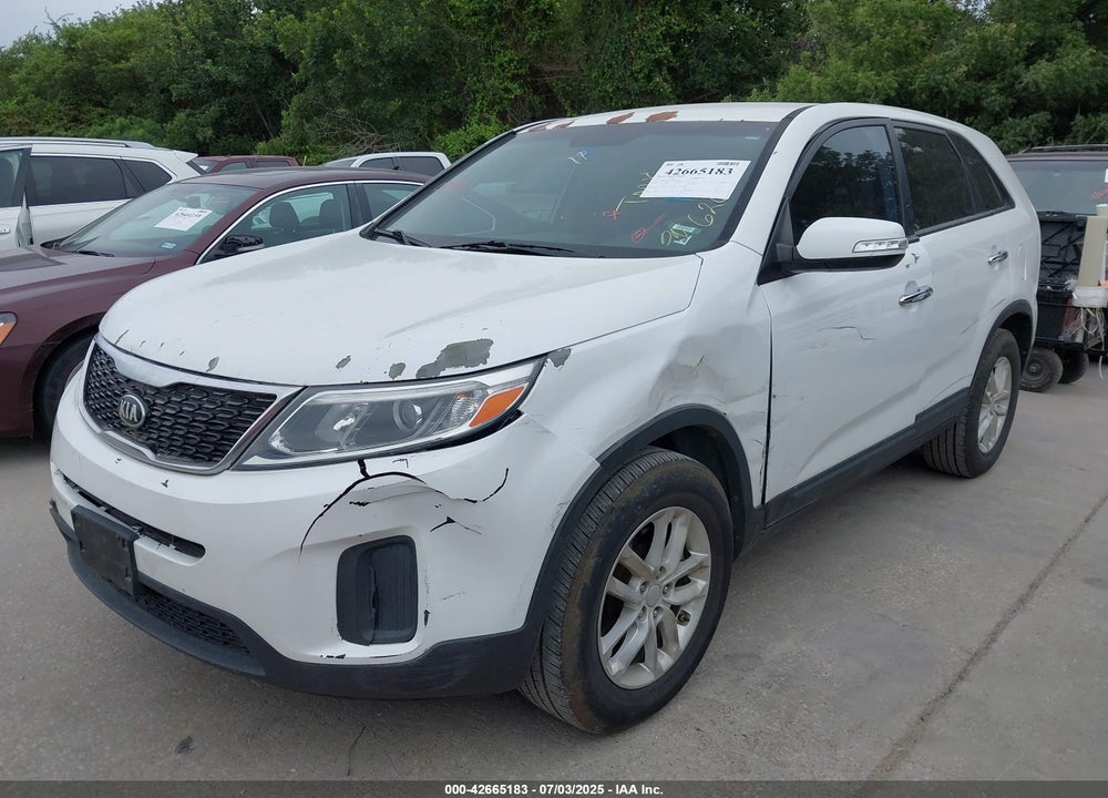 2015 KIA SORENTO LX VIN: 5XYKT3A67FG626930