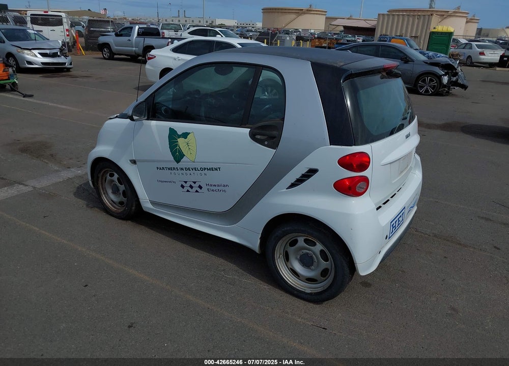 2015 SMART FORTWO ELECTRIC DRIVE PASSION VIN: WMEEJ9AA7FK832691