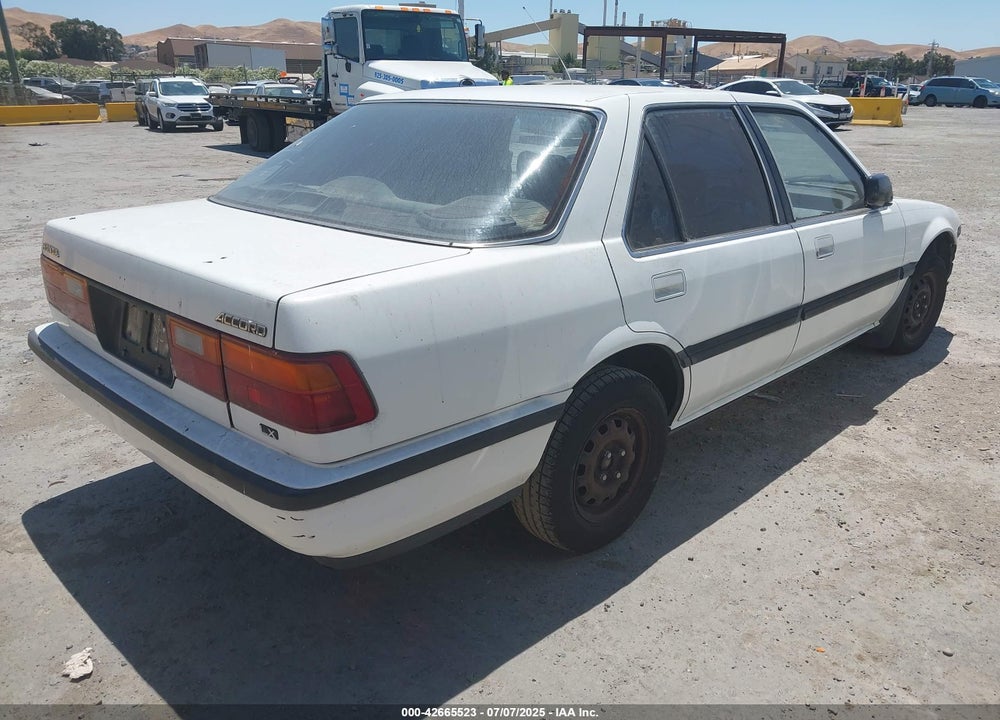 1989 HONDA ACCORD LX VIN: JHMCA5637KC101187