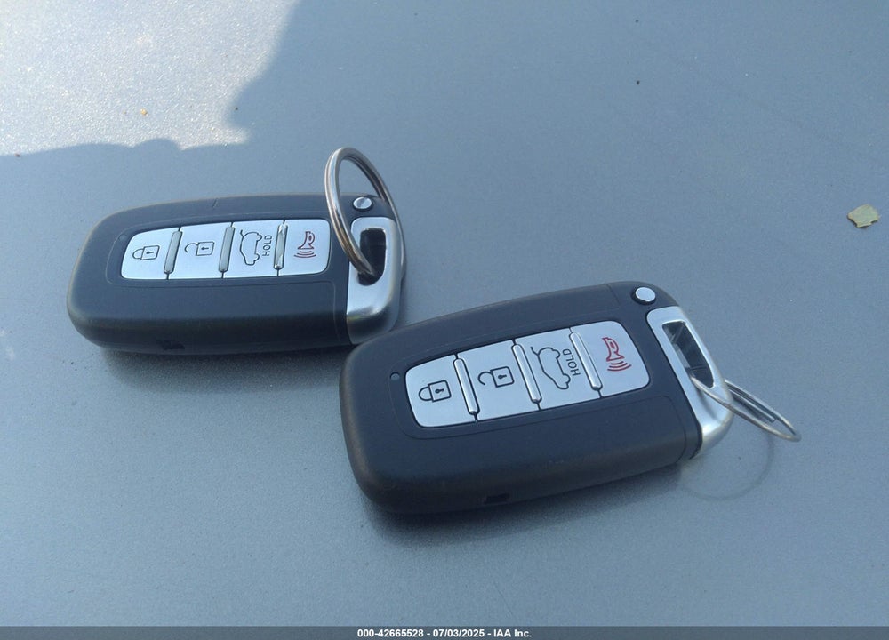 2011 KIA SORENTO VIN: 5XYKUDA21BG055266