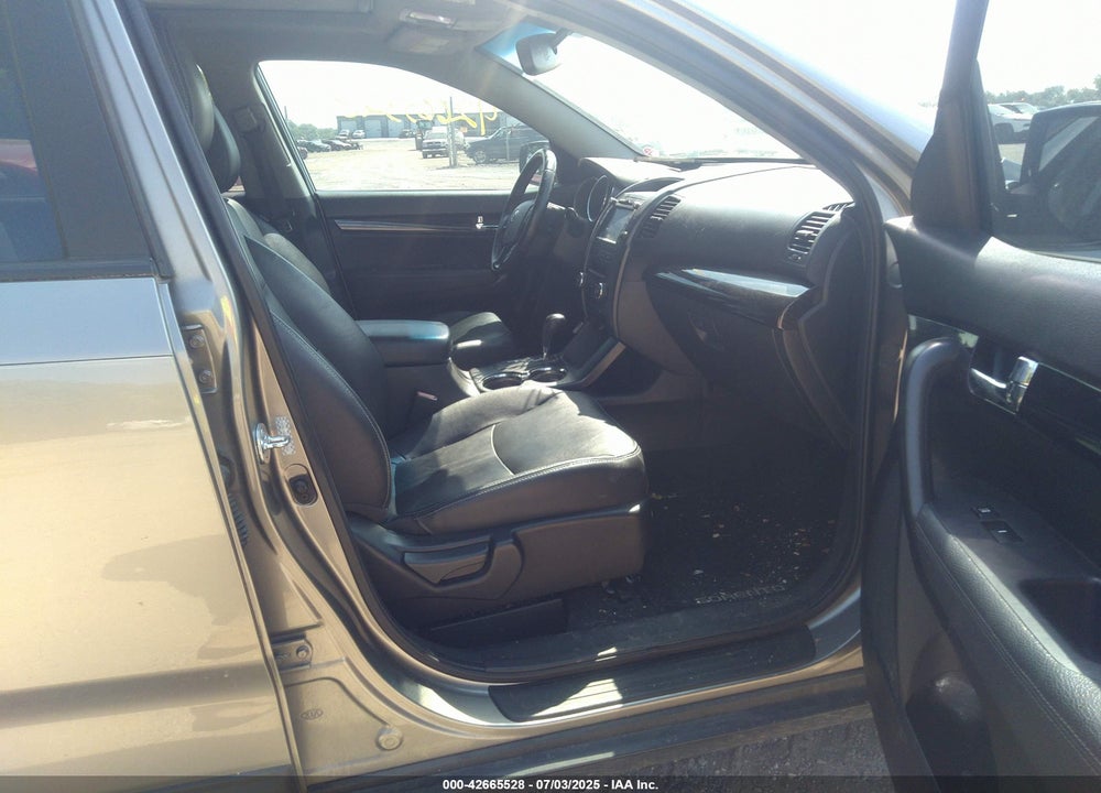 2011 KIA SORENTO VIN: 5XYKUDA21BG055266