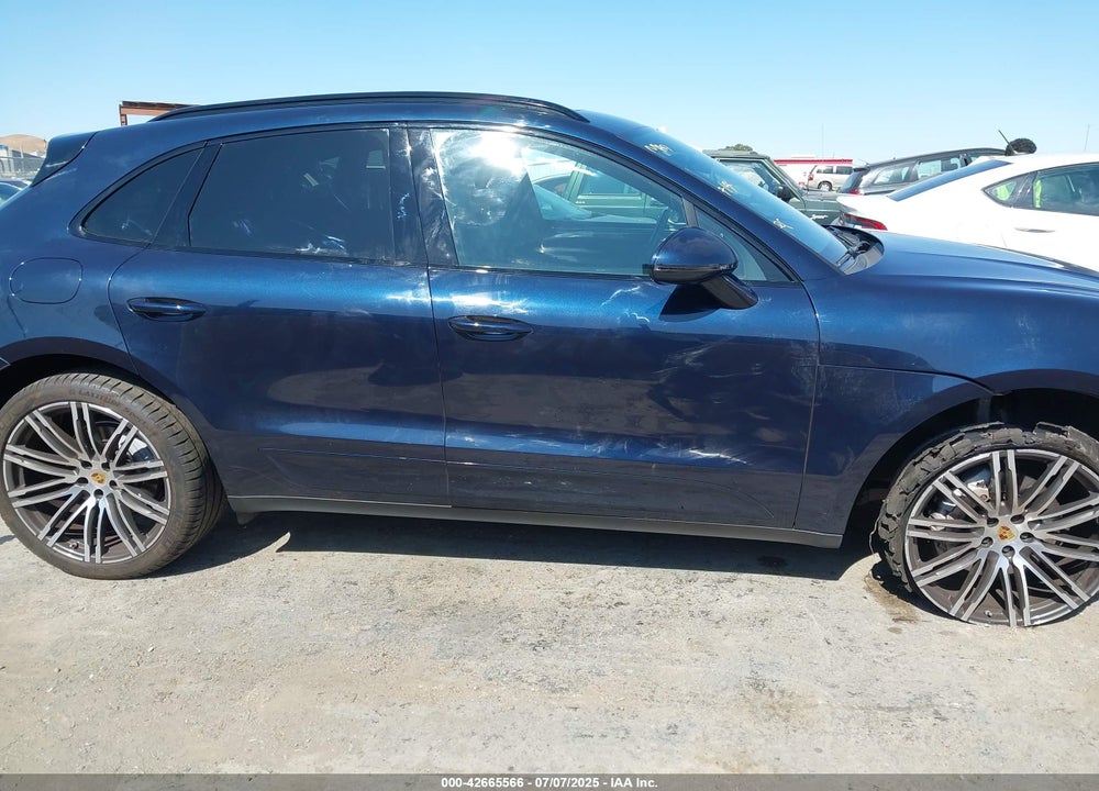 2017 PORSCHE MACAN VIN: WP1AB2A53HLB16113