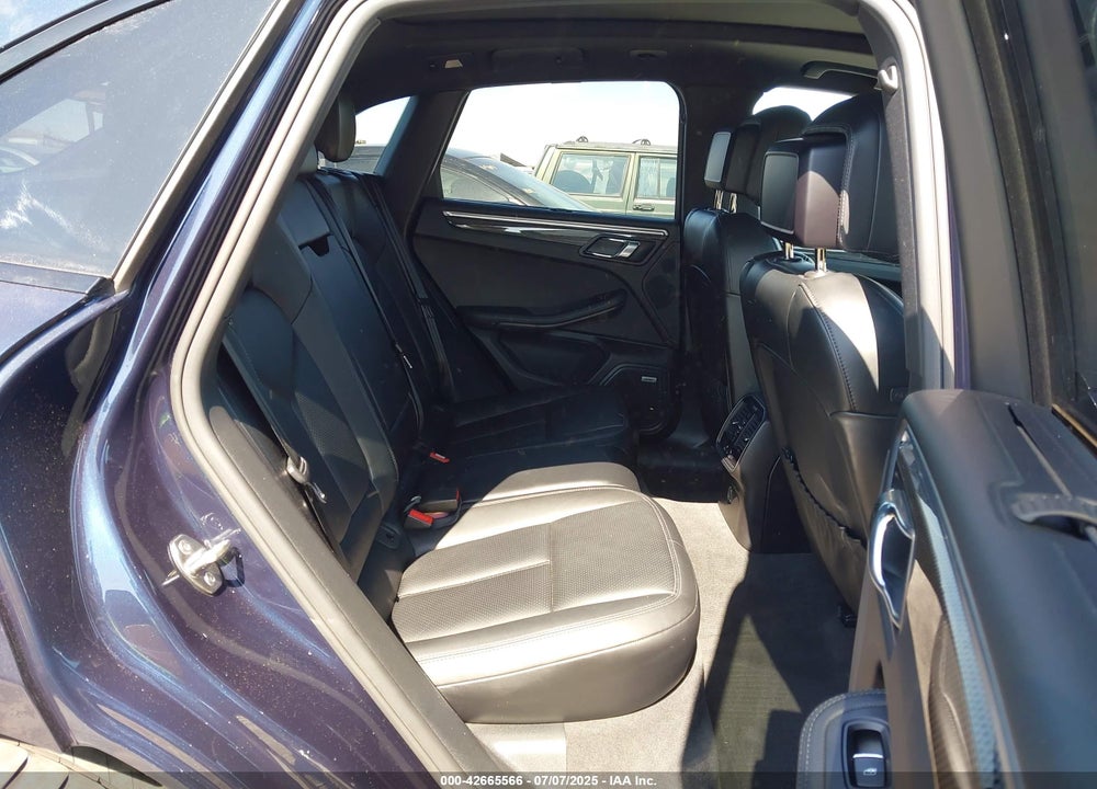 2017 PORSCHE MACAN VIN: WP1AB2A53HLB16113
