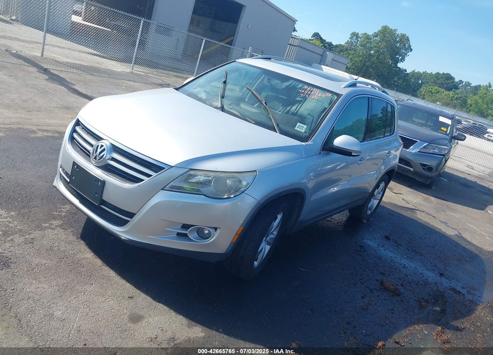 2010 VOLKSWAGEN TIGUAN VIN: WVGAV7AX5AW001651
