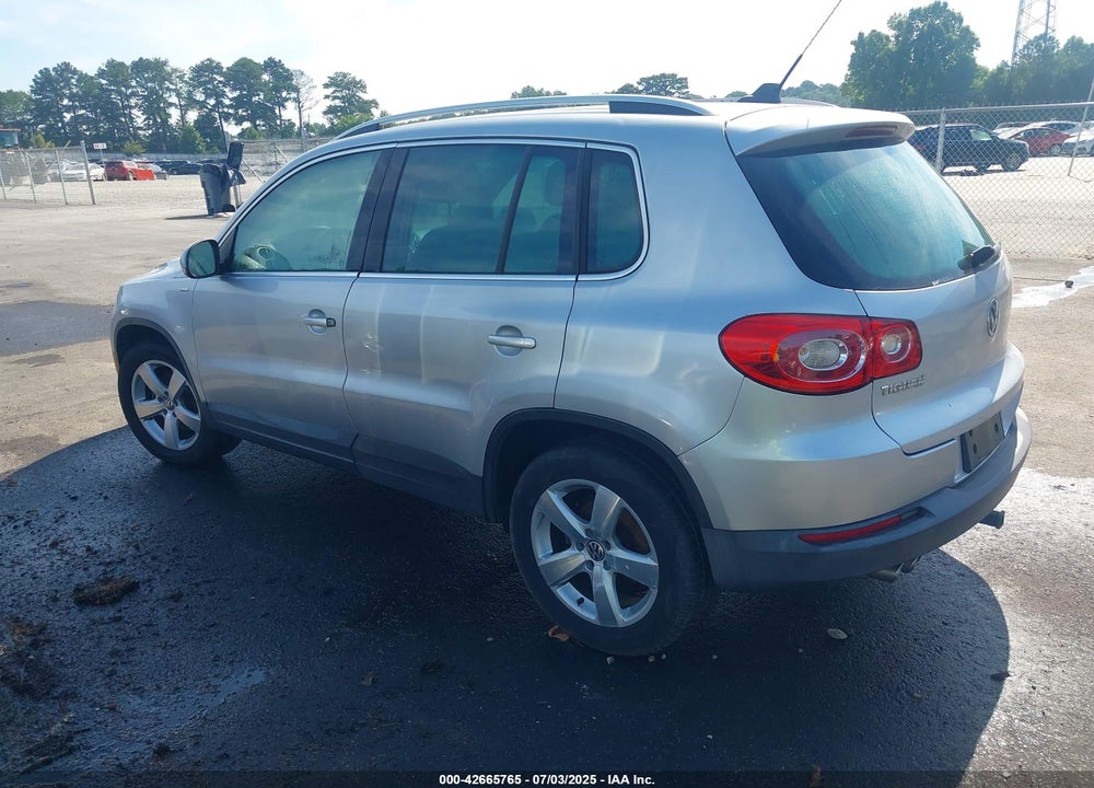 2010 VOLKSWAGEN TIGUAN VIN: WVGAV7AX5AW001651