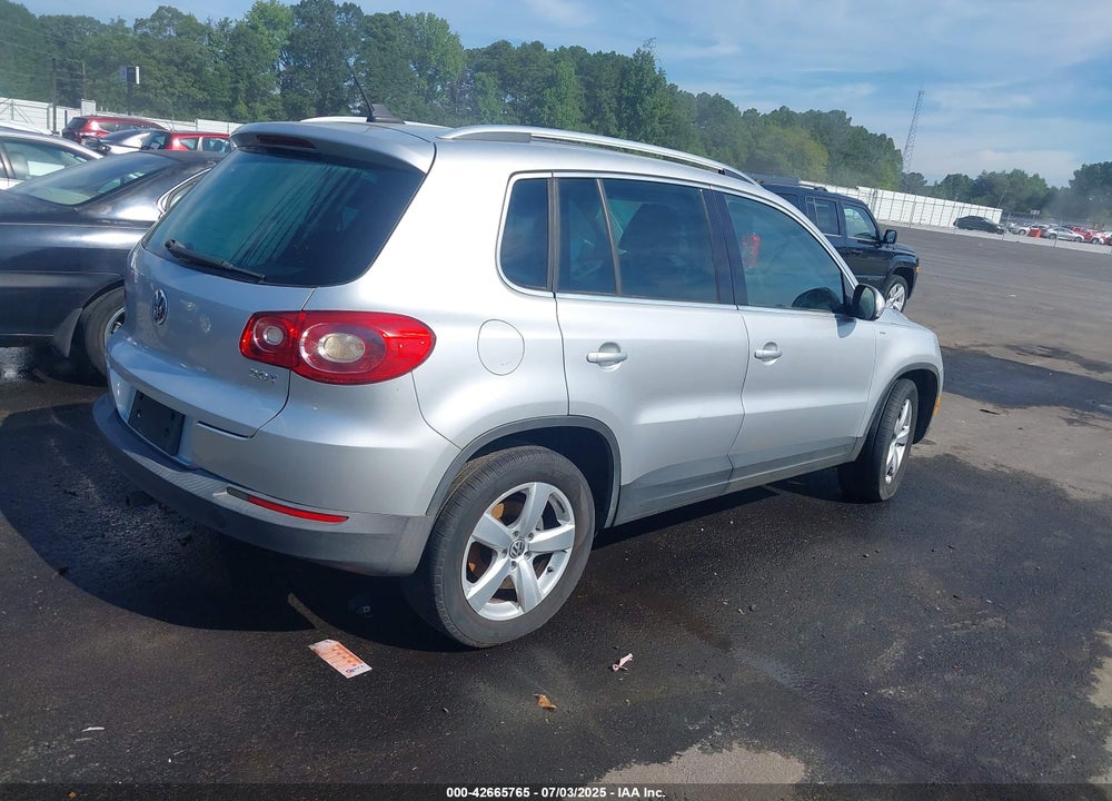 2010 VOLKSWAGEN TIGUAN VIN: WVGAV7AX5AW001651