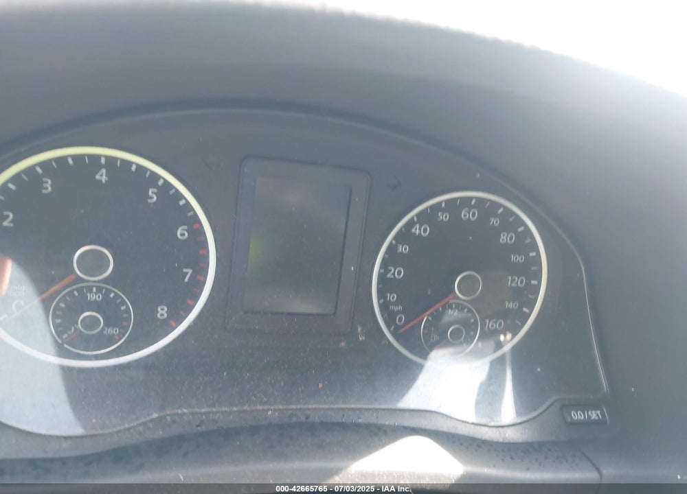 2010 VOLKSWAGEN TIGUAN VIN: WVGAV7AX5AW001651