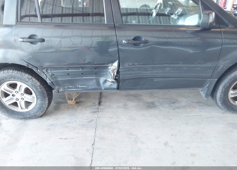 2004 HONDA PILOT EX VIN: 2HKYF18404H589476