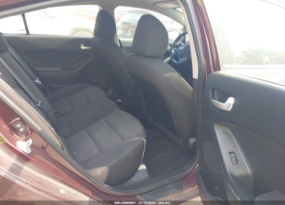 2017 KIA FORTE VIN: 3KPFK4A76HE136238