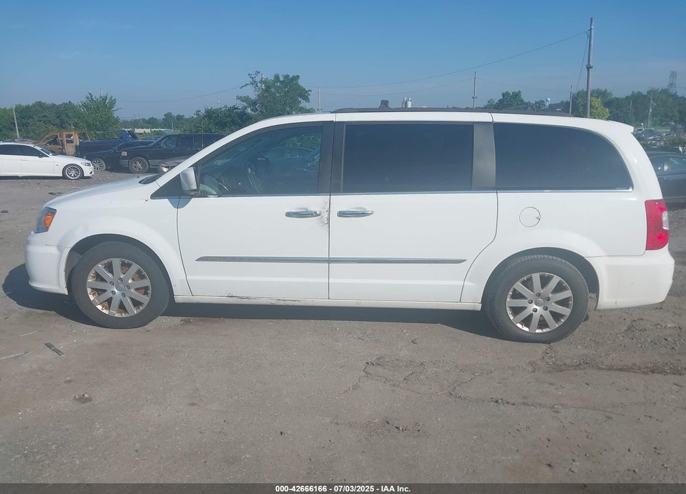 2016 CHRYSLER TOWN & COUNTRY VIN: 2C4RC1BG6GR240328