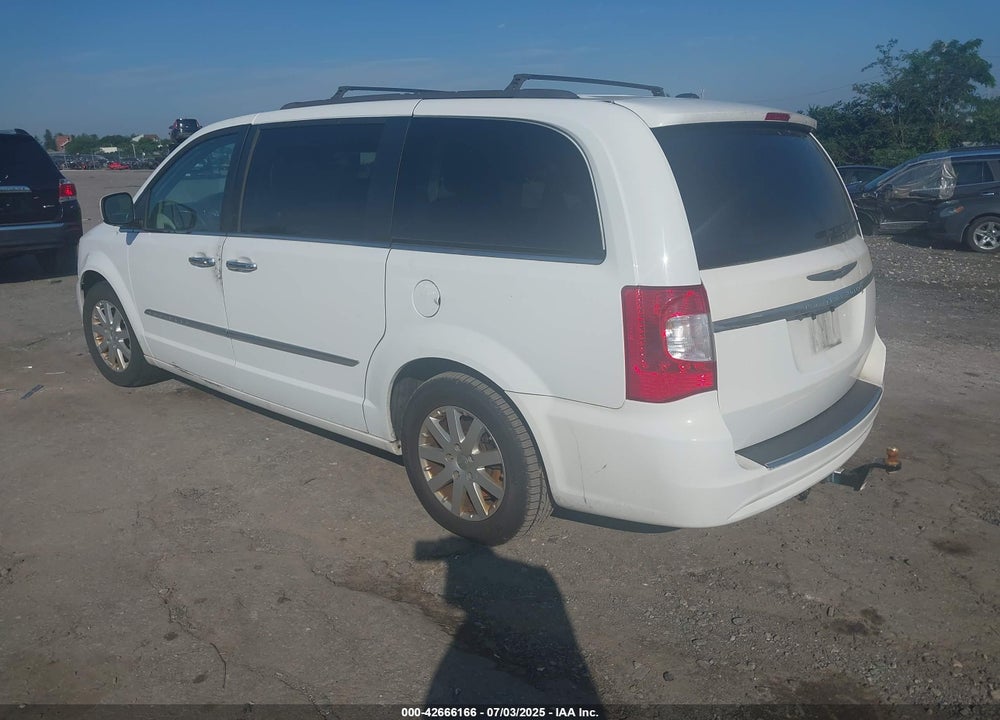 2016 CHRYSLER TOWN & COUNTRY VIN: 2C4RC1BG6GR240328