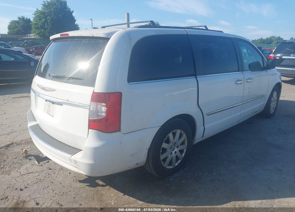 2016 CHRYSLER TOWN & COUNTRY VIN: 2C4RC1BG6GR240328