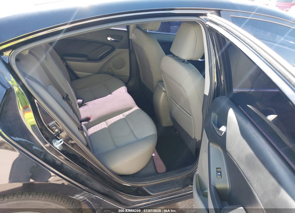 2015 KIA FORTE VIN: KNAFX4A85F5282033