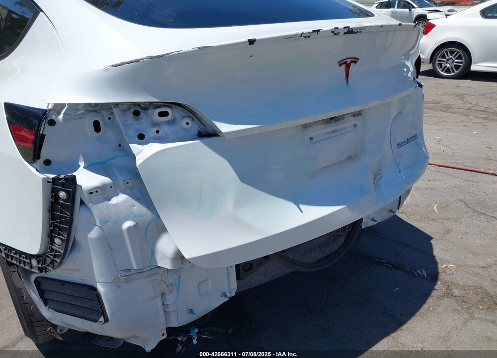 2022 TESLA MODEL Y VIN: 7SAYGDEF6NF381643