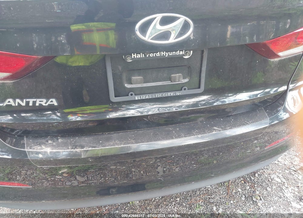 2017 HYUNDAI ELANTRA VIN: 5NPD84LF8HH144217
