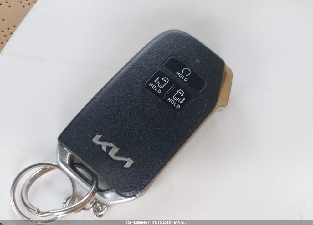2022 KIA CARNIVAL MPV LX SEAT PACKAGE VIN: KNDNB4H31N6106709