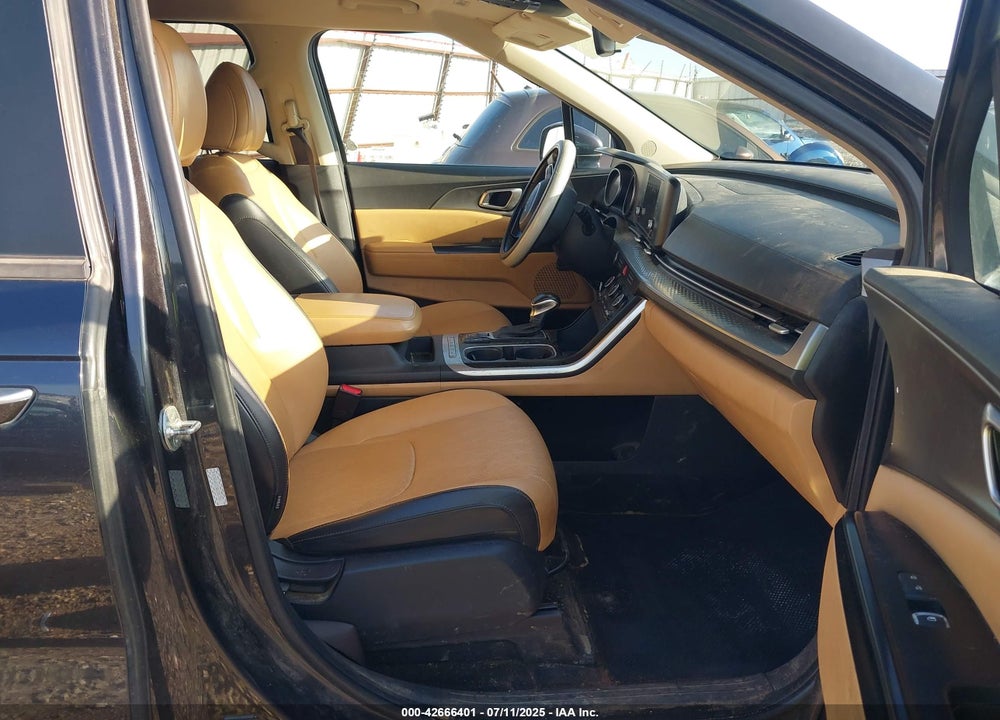 2022 KIA CARNIVAL MPV LX SEAT PACKAGE VIN: KNDNB4H31N6106709