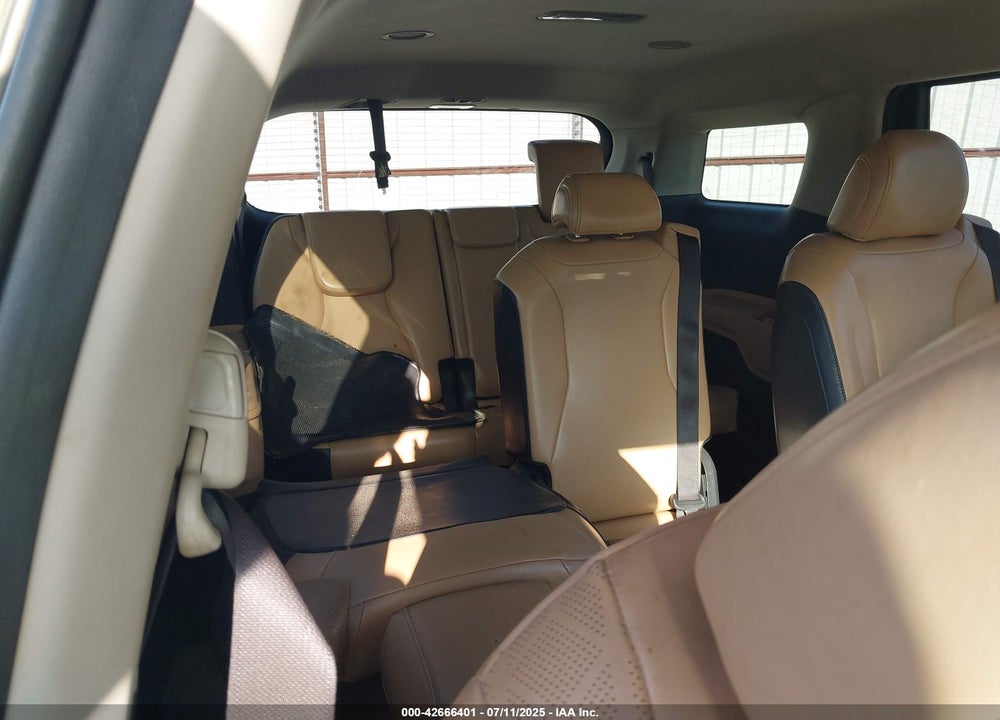 2022 KIA CARNIVAL MPV LX SEAT PACKAGE VIN: KNDNB4H31N6106709
