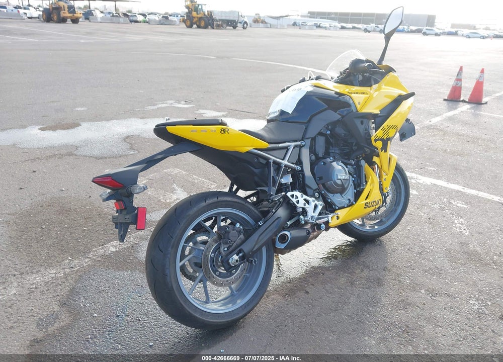 2025 SUZUKI GSX800 VIN: JS1EM13B0S7100259