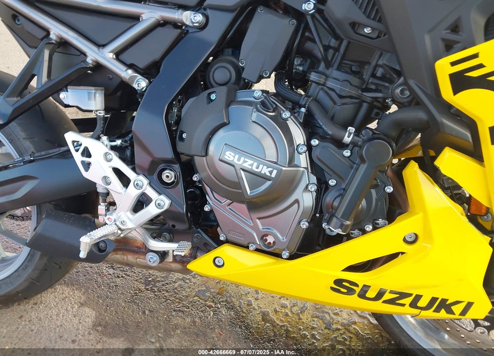 2025 SUZUKI GSX800 VIN: JS1EM13B0S7100259
