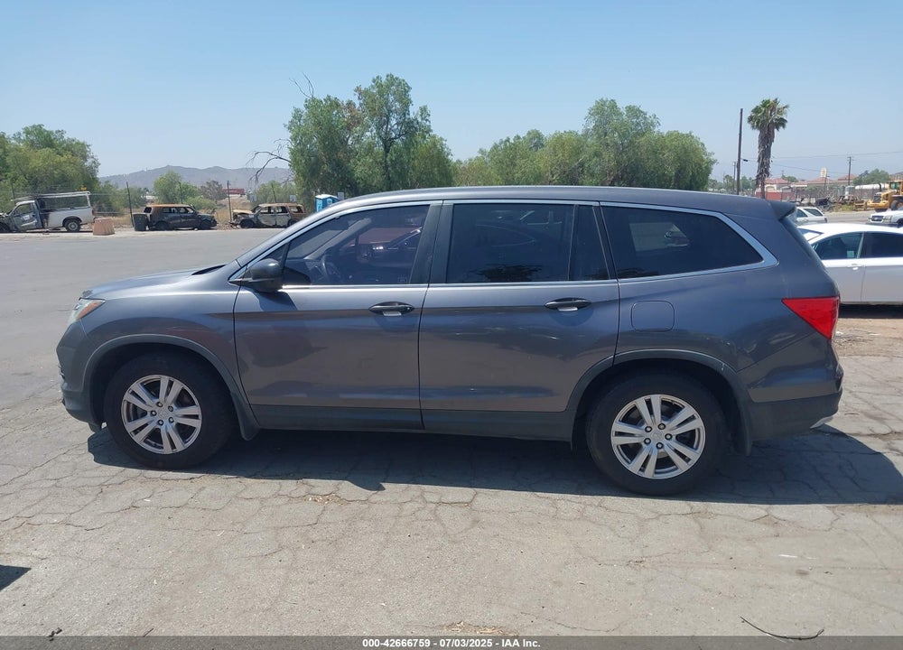 2017 HONDA PILOT VIN: 5FNYF5H19HB032115
