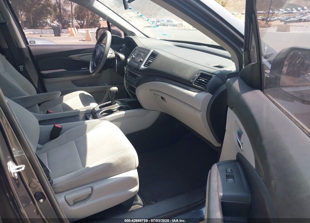 2017 HONDA PILOT VIN: 5FNYF5H19HB032115