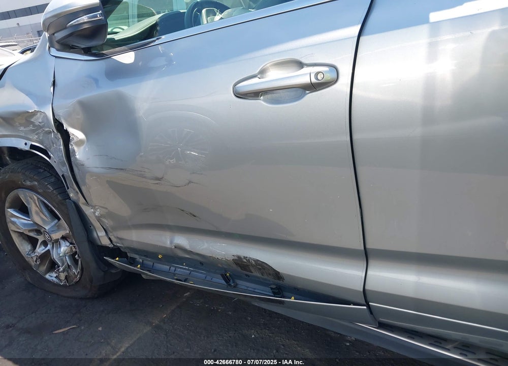 2017 TOYOTA HIGHLANDER LIMITED VIN: 5TDYZRFH4HS210037