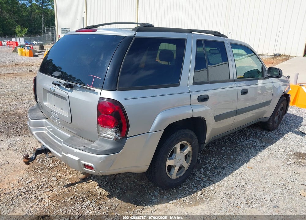 2005 CHEVROLET TRAILBLAZER LS VIN: 1GNDT13S252296055