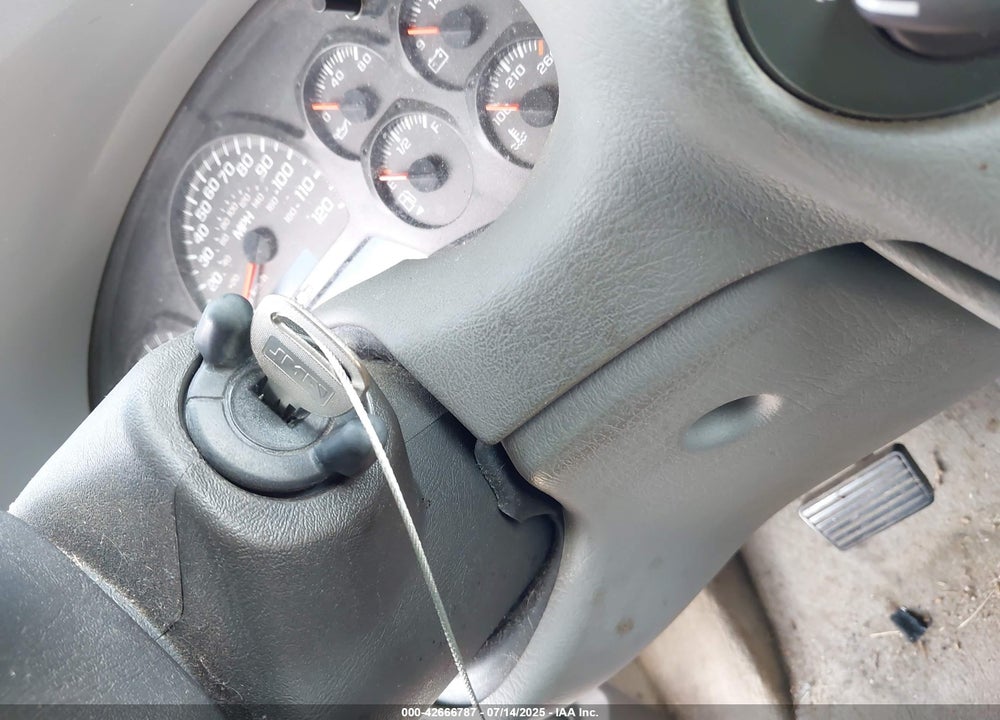 2005 CHEVROLET TRAILBLAZER LS VIN: 1GNDT13S252296055