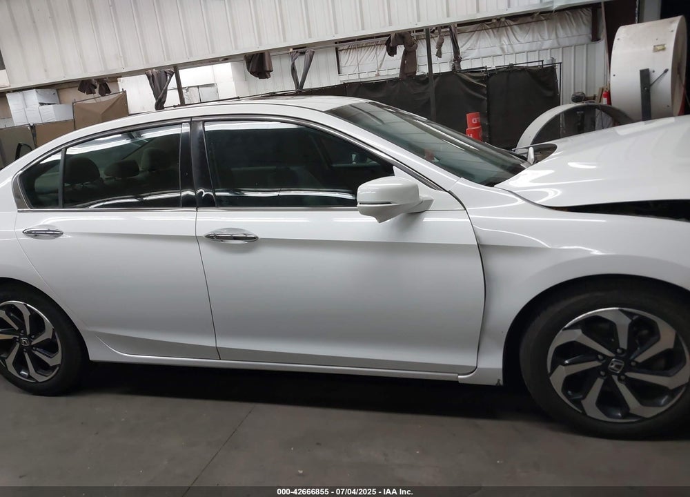 2016 HONDA ACCORD VIN: 1HGCR3F81GA028333