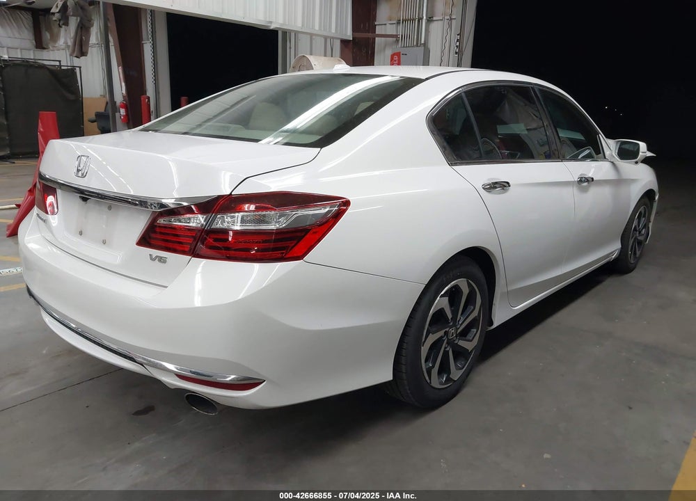 2016 HONDA ACCORD VIN: 1HGCR3F81GA028333