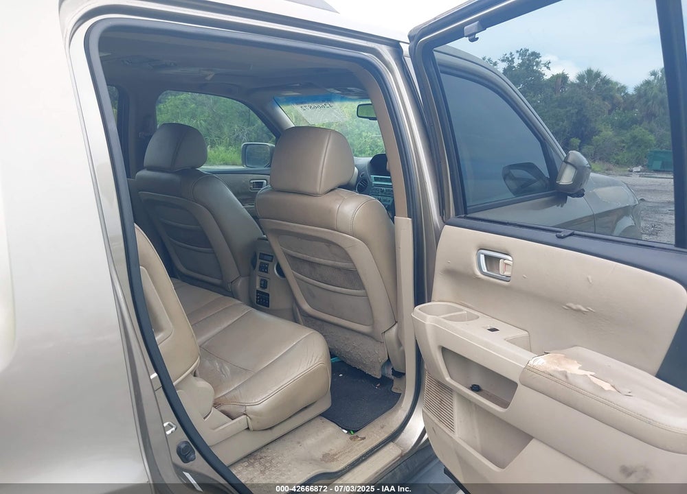 2011 HONDA PILOT VIN: 5FNYF3H94BB024764