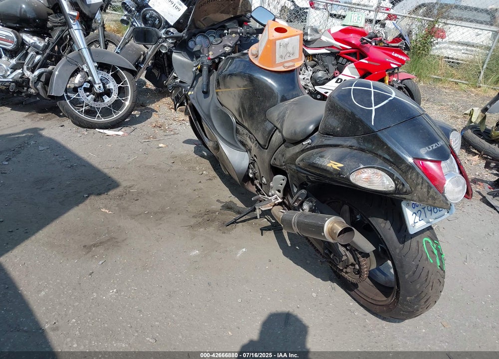 2015 SUZUKI GSX1300 RA VIN: JS1GX72B5F2100829