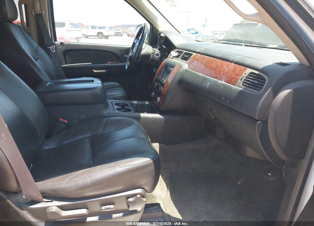 2008 CHEVROLET SUBURBAN 1500 VIN: 1GNFC16J18J212846