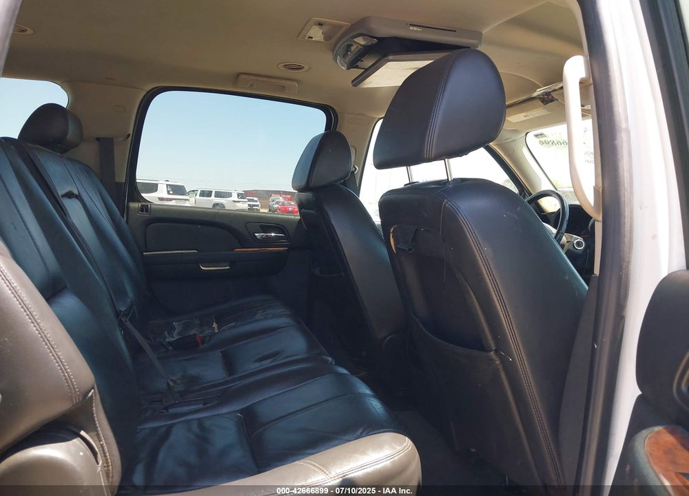 2008 CHEVROLET SUBURBAN 1500 VIN: 1GNFC16J18J212846