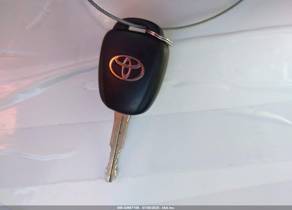 2017 TOYOTA RAV4 VIN: JTMRFREV9HJ107357