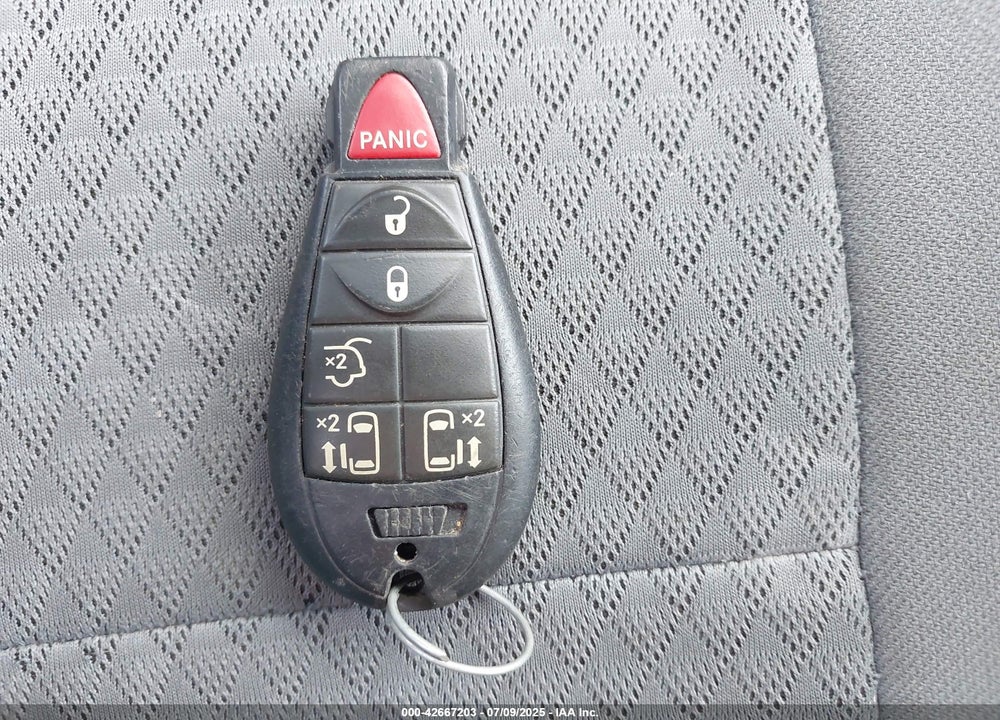 2010 CHRYSLER TOWN & COUNTRY VIN: 2A4RR5D11AR450710